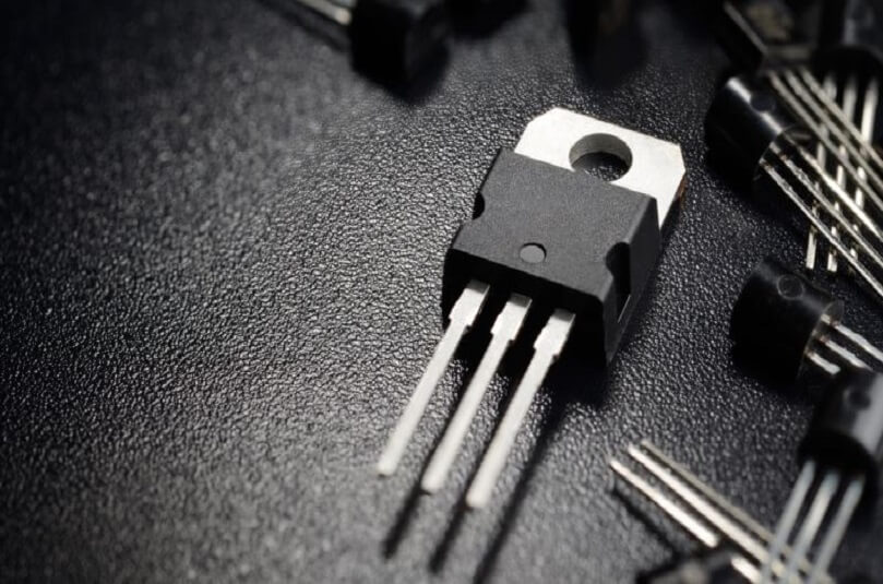 Advantages and disadvantages of transistor